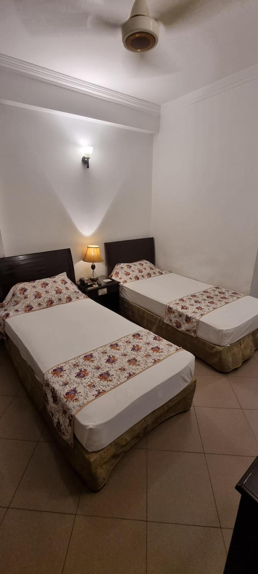 Grace Crown Hotel Islamabad Ngoại thất bức ảnh
